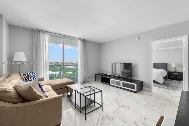 Building Photo - 1800 N Bayshore Dr