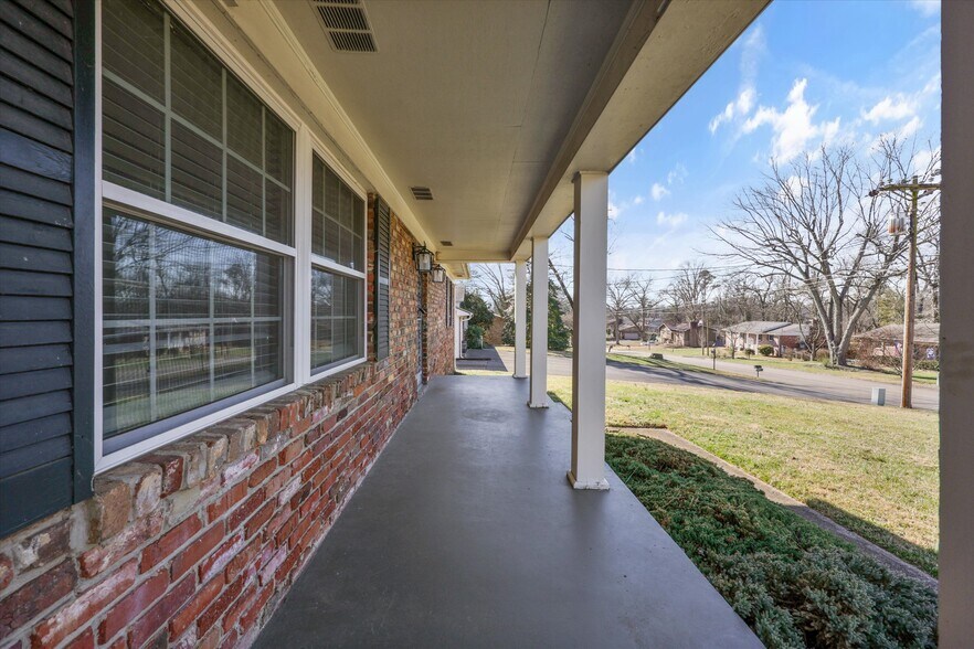 Building Photo - 930 Corning Rd