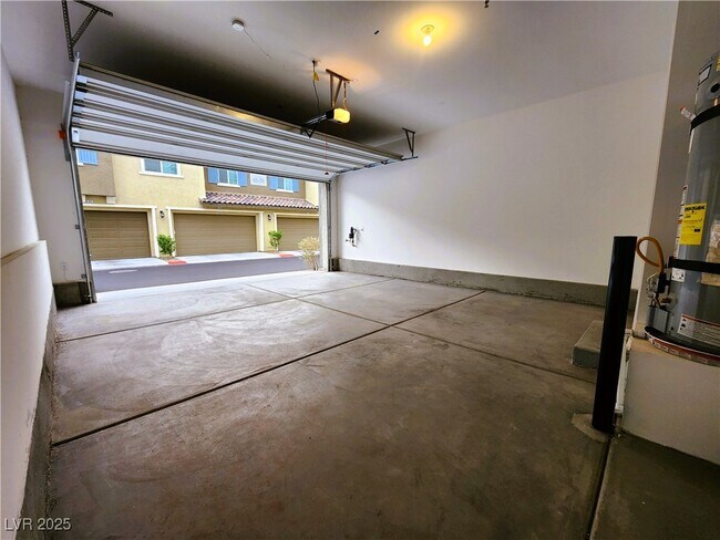 Building Photo - 25 Barbara Ln