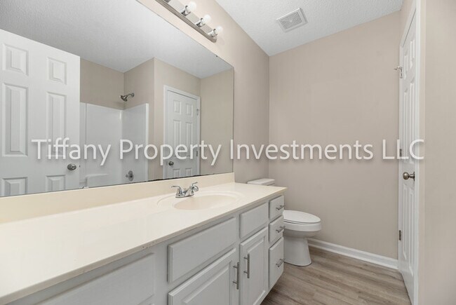 Building Photo - 2427 Hunters Way