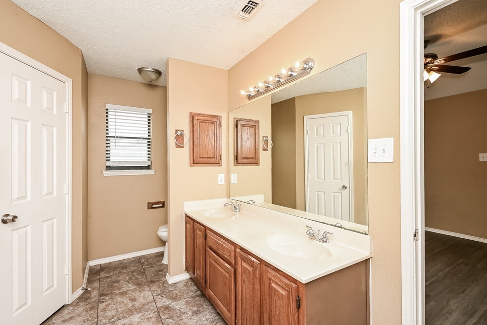 Building Photo - 829 Minuteman Dr