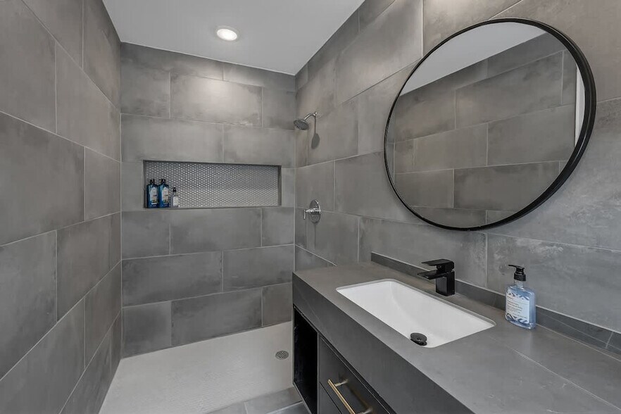 Building Photo - 5415 Carew St