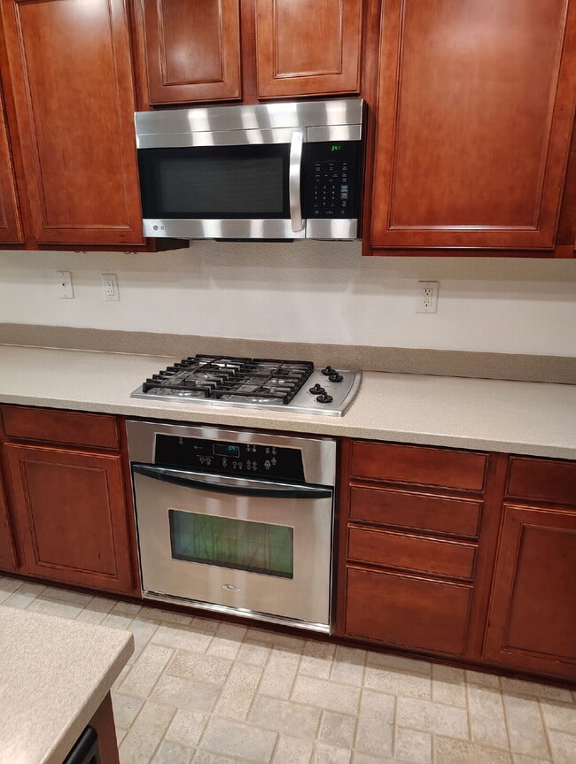 Building Photo - Bonus Office/Den, New Flooring, New Appliance, White Plantation Shutters throughout, Landscaped y...