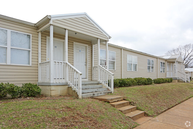 Primary Photo - East Thomas Apartments