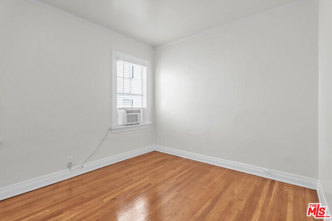Building Photo - 419 N Van Ness Ave