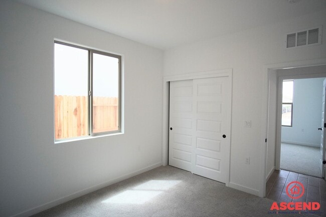 Building Photo - Stunning Home Off of Gosford and McCutchen!