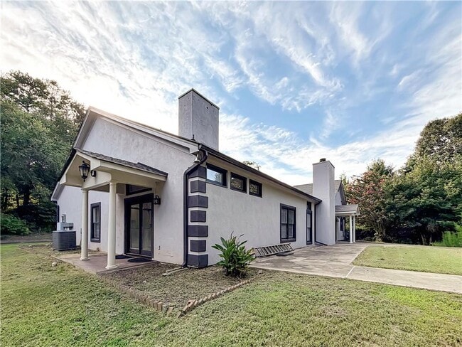 Building Photo - 2320 Copper Trail Ln NE