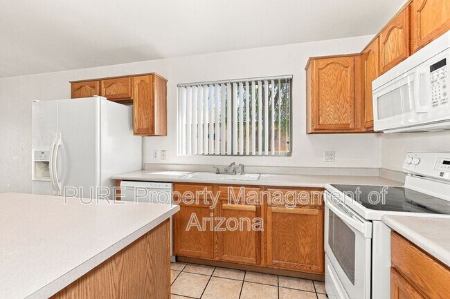 Building Photo - 8952 E Birchwood Cir