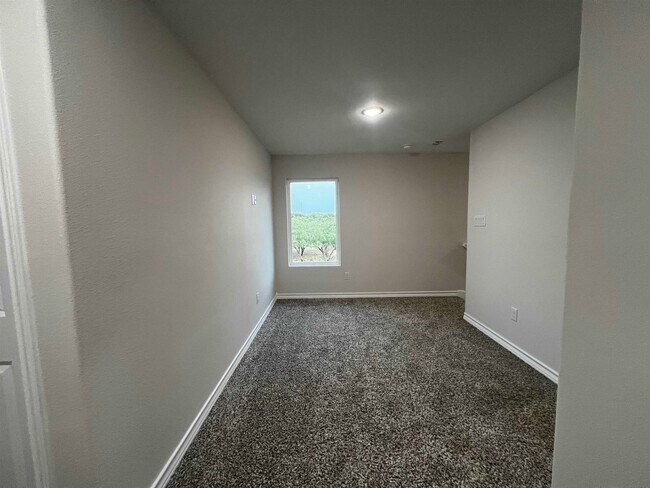Building Photo - 5626 Encanto Dr