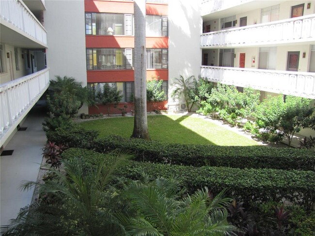 Building Photo - 2630 Pearce Dr