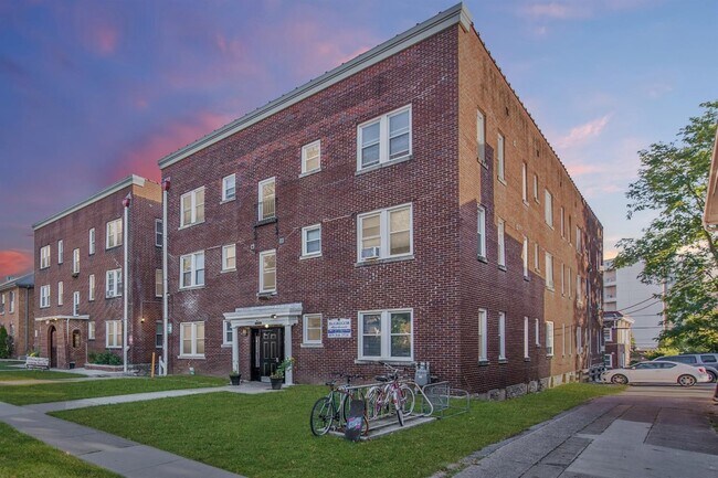 Building Photo - 265 Lyndhurst Pl