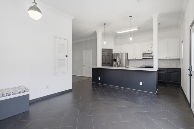 Building Photo - 9419 Stonehouse Ln