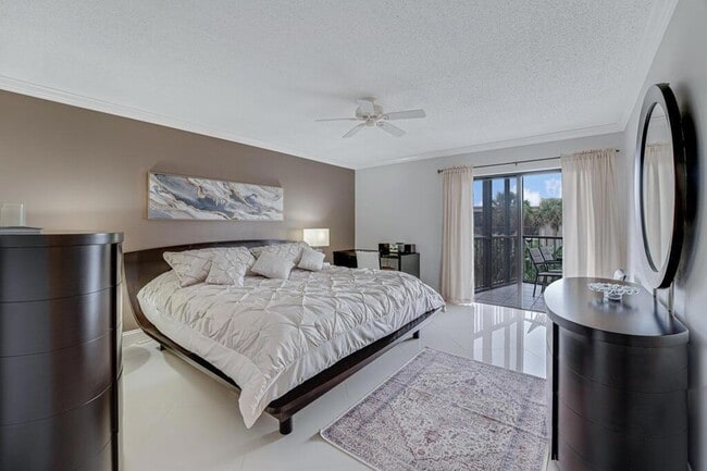 Building Photo - 3605 S Ocean Blvd