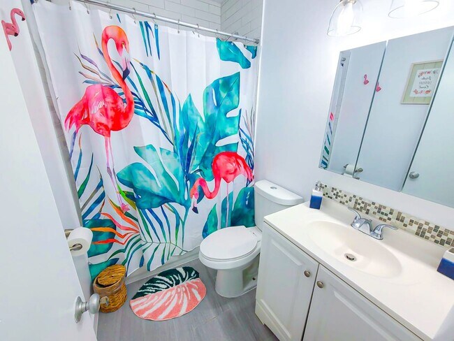 Building Photo - 20520 NE 15th Ave