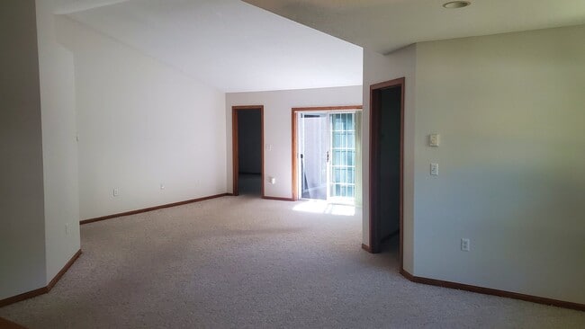 Building Photo - 335 Maple Ridge Ct