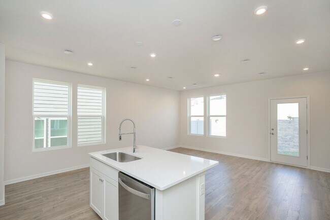 Building Photo - 5342 Bellflower Hls