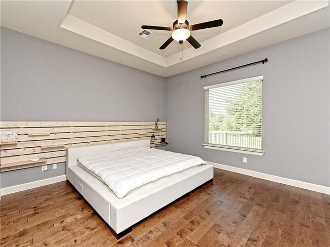 Building Photo - 332 Quartz Dr