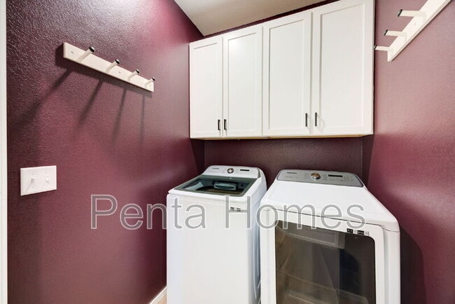 Building Photo - 563 Vicot Wy