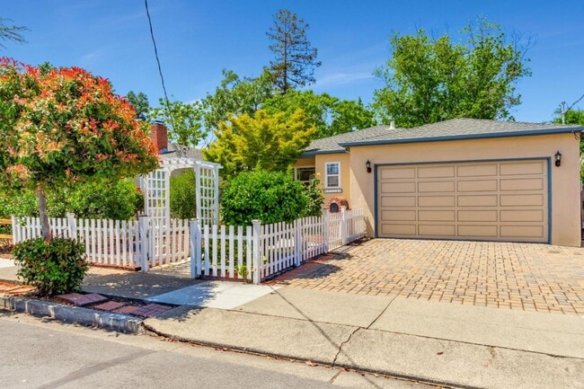 Primary Photo - 1228 Ruby St