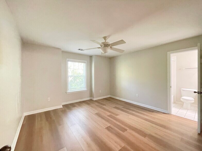 Additional room 2 upstairs - 2650 Royston Dr