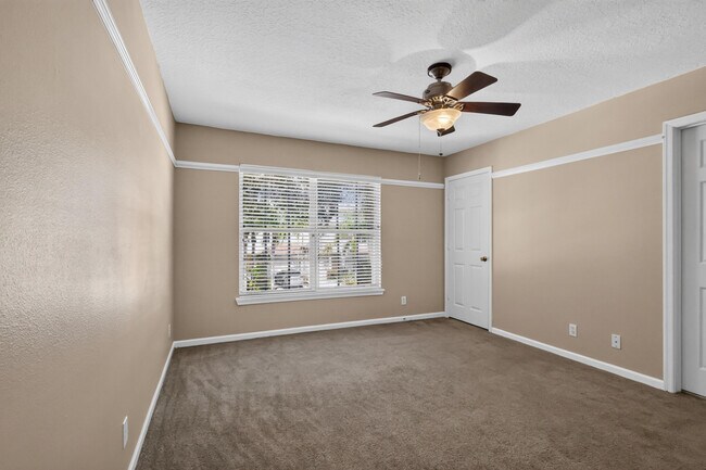 Building Photo - 8103 Bellagio Ln