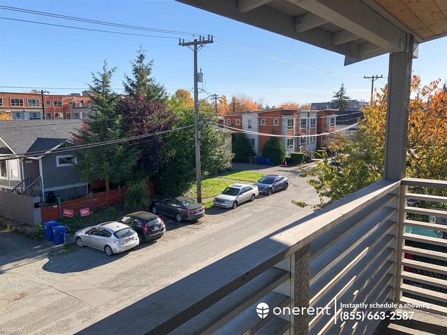Building Photo - 3315 Claremont Ave S