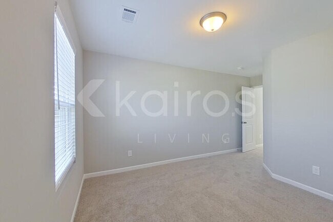 Building Photo - 888 Silent Barge Cv