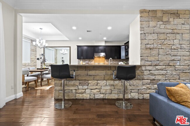 Building Photo - 4848 Wilshire Blvd