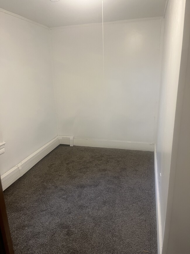 Building Photo - 206 Welles St