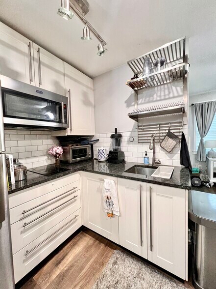 Kitchen - 318 Corona St