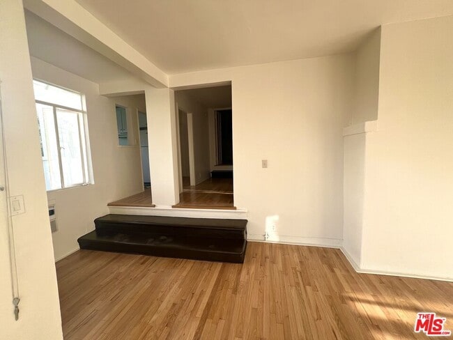 Building Photo - 2185 BROADVIEW Ter