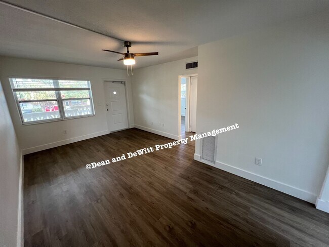 Building Photo - 2 Bed/2 Bath - Unit 6