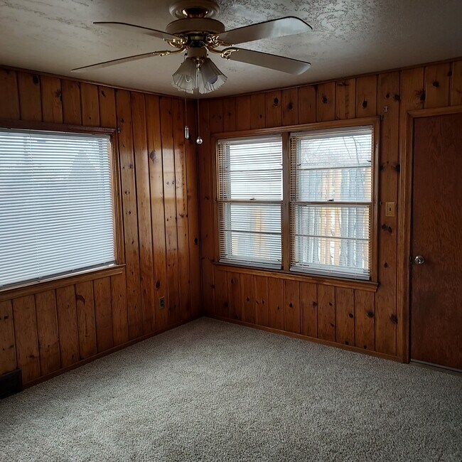 Building Photo - 163 Fuller Way Ave