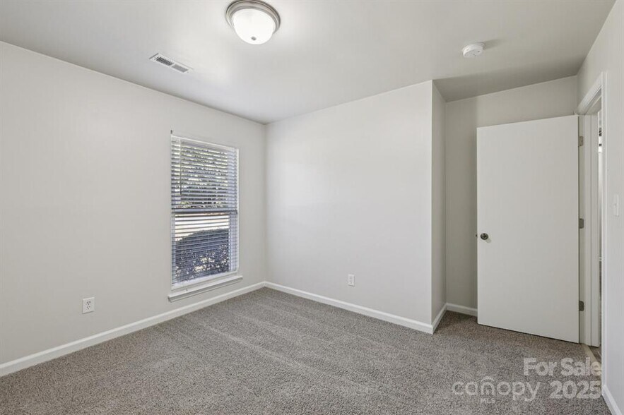 Building Photo - 7030 Huntsmaster Dr