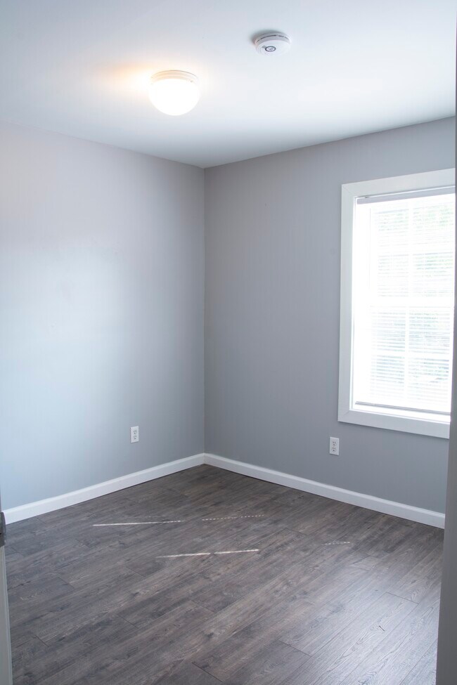 Building Photo - 714 Spring St