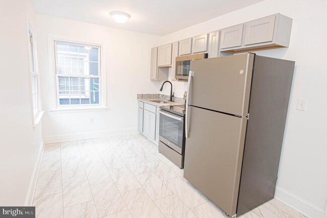 Building Photo - 308 N Division St