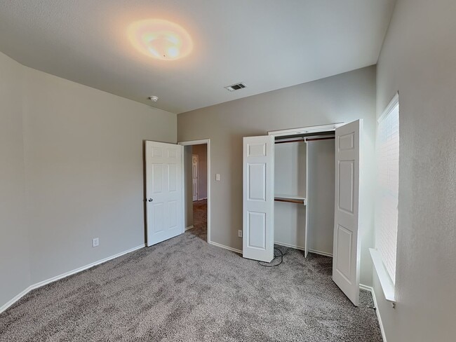 Building Photo - READY NOW! Captivating home on a cul-de-sa...