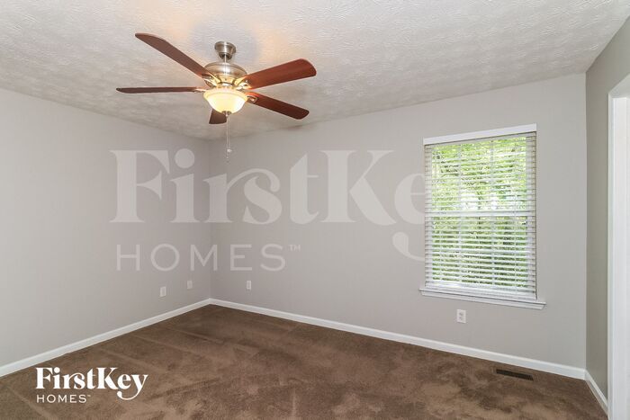Building Photo - 5514 Chestnut Creek Ln