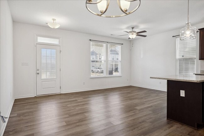 Building Photo - Huntington Pointe