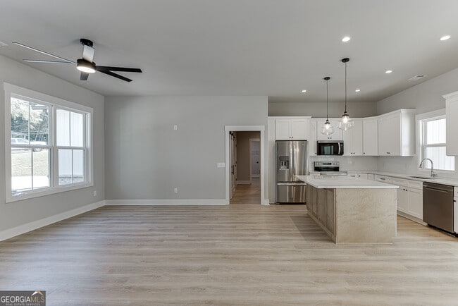 Building Photo - 125 Rains Rd