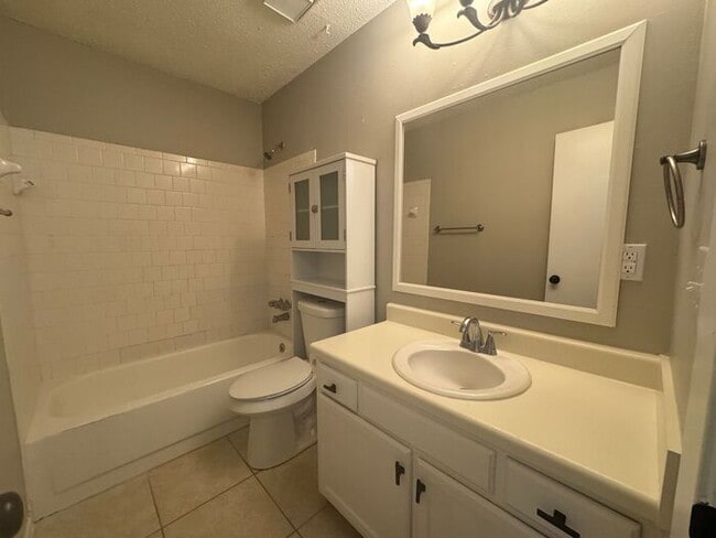 Building Photo - Gulf Breeze - Greenbriar Estate - 2 bedroo...