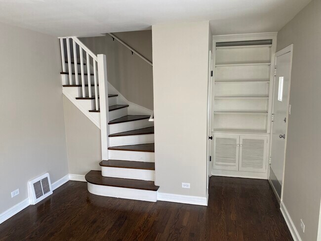 Building Photo - 9121 S Utica Ave