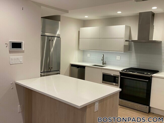 Building Photo - 118 Buttonwood St