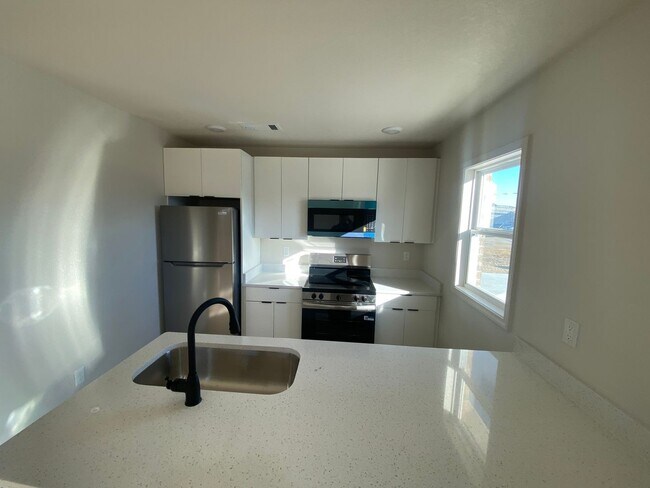 Building Photo - 2110 Clark St