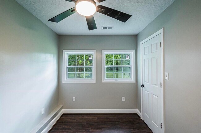 Building Photo - 204 Wilson Ave