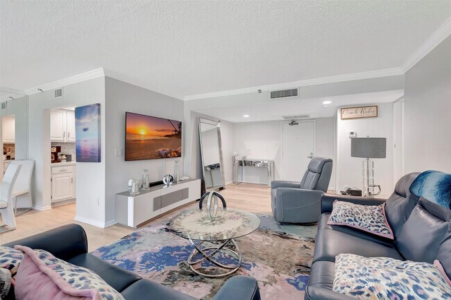 Building Photo - 899 Jeffery St