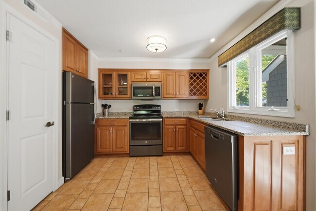 Building Photo - Resort Style Living - KINGSMILL (Graves Ordinary)