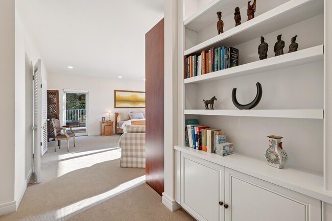 Building Photo - 20 Gilmartin Dr