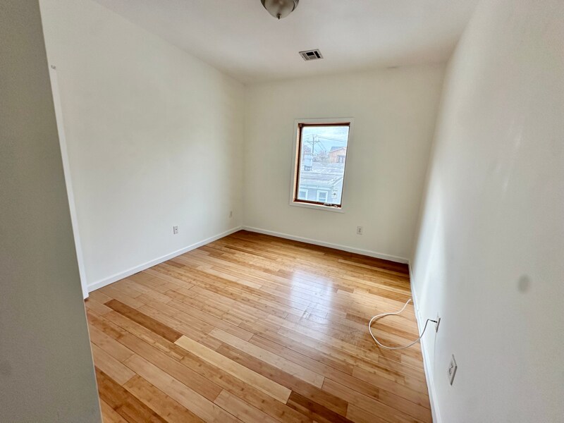 Building Photo - 41-43-43 Manufacturers Pl