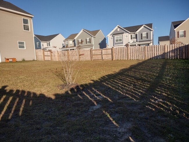 Building Photo - Fabulous Four Bedroom Home in Southeast Columbia!
